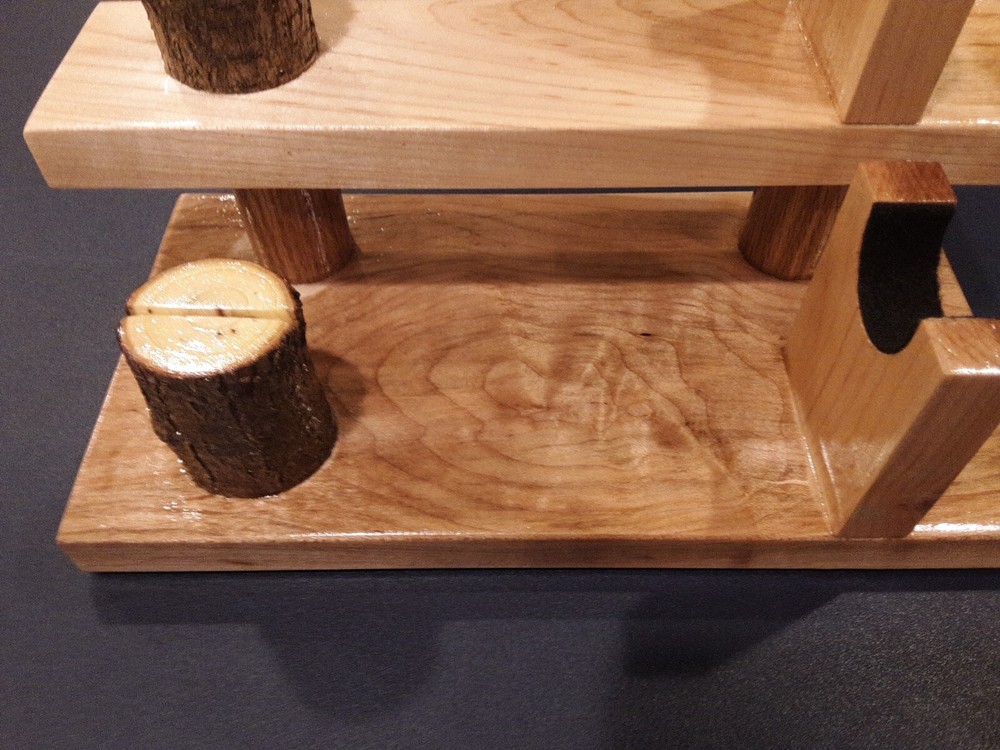 DOUBLE KNIFE DISPLAY STAND . SOLID MAPLE