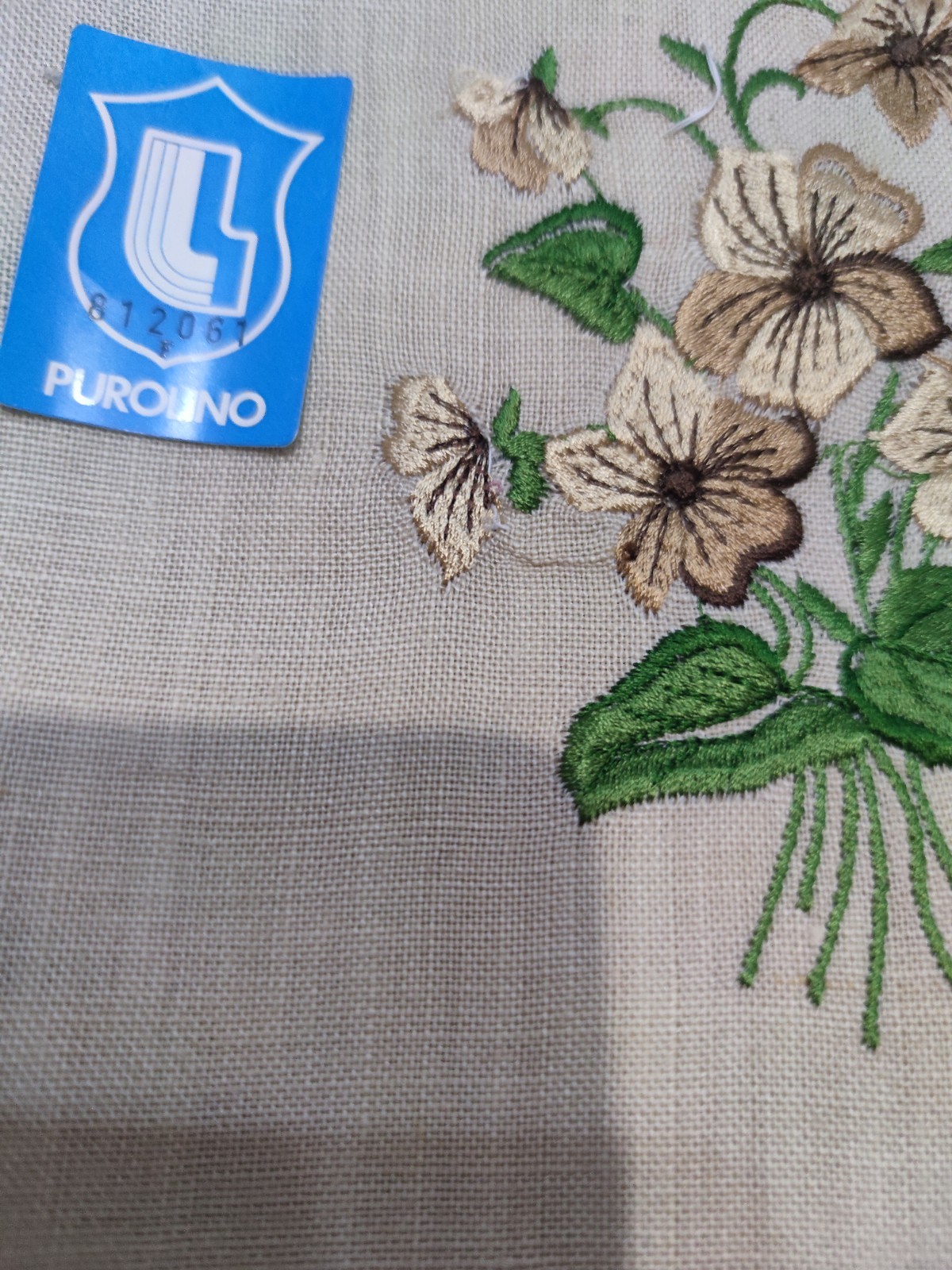 6 towels 💯 Pure linen embroidered, beautiful colored, in original packaging