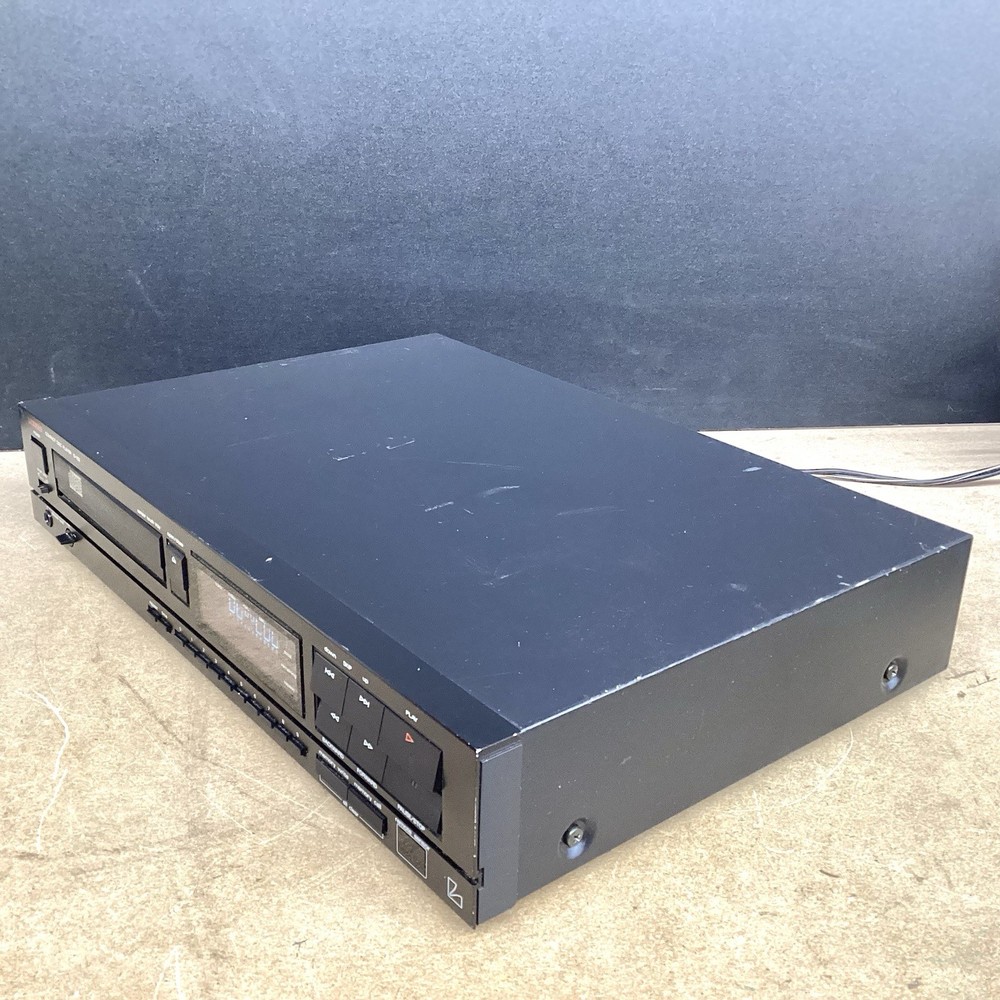 Luxman D-102 Compact Disc Player Tested