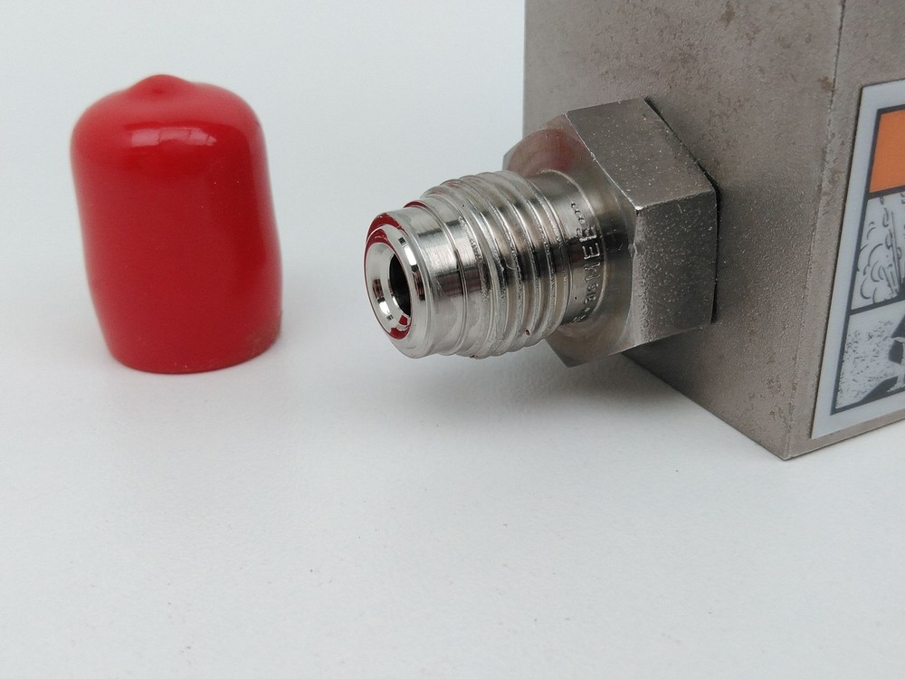 Brooks Instrument 5850S / 1BC1EA1ECZAA1A Smart Mass Flow Controller