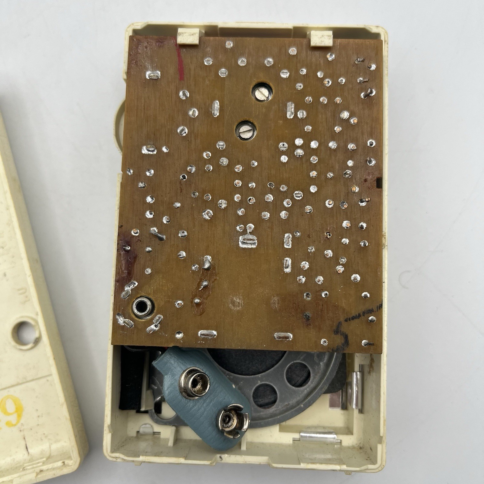 General Electric Accent Line 8 Transistor Radio - Cream - Works - READ BELOW