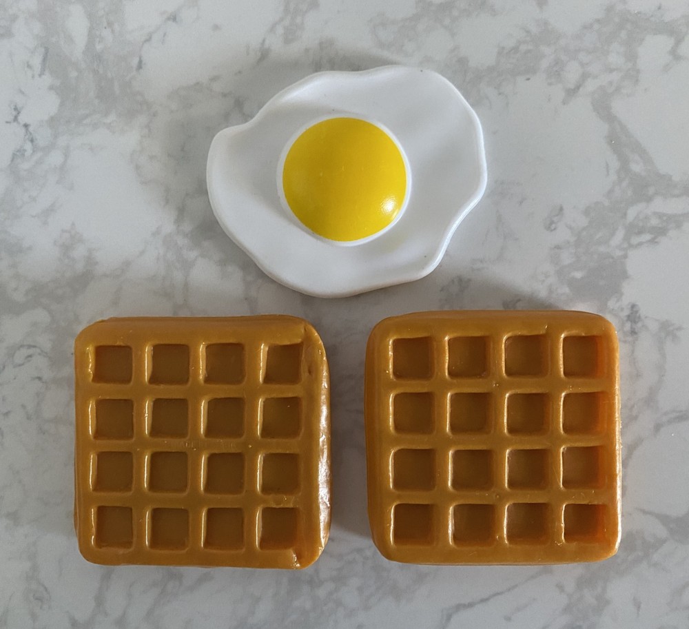 Play Food 2 Waffles & an Egg