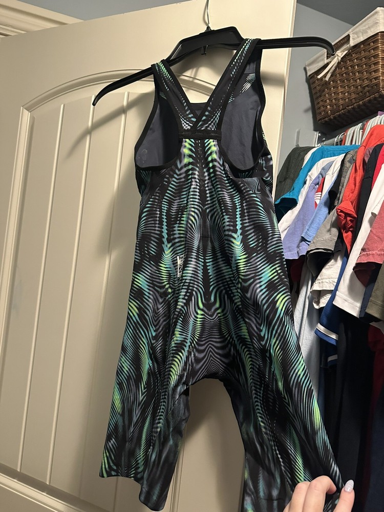 Closed Back Venzo Size 25
