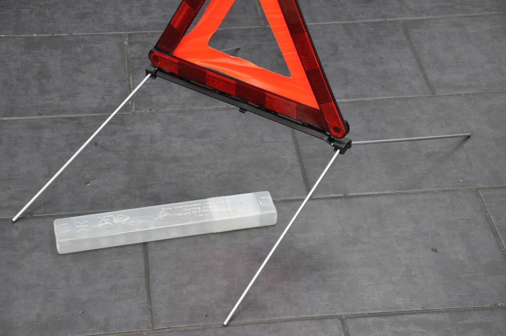 Warning triangle BMW E46 Compact E61 Touring breakdown triangle with container 6756429