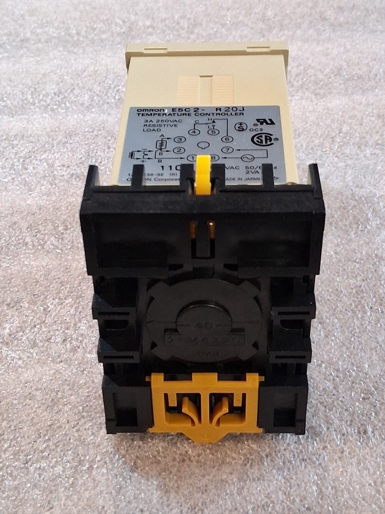 Omron E5C2-R20J Temperature Controller