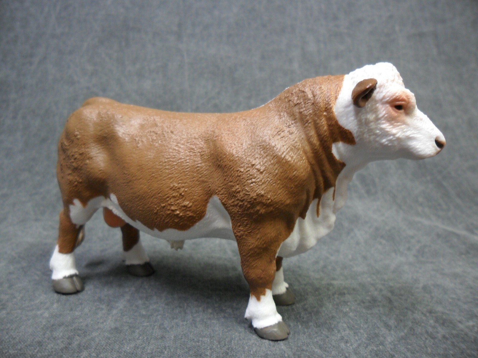 CollectA NIP * Polled Hereford Bull * 88861 Breyer Cow Model Toy Figurine