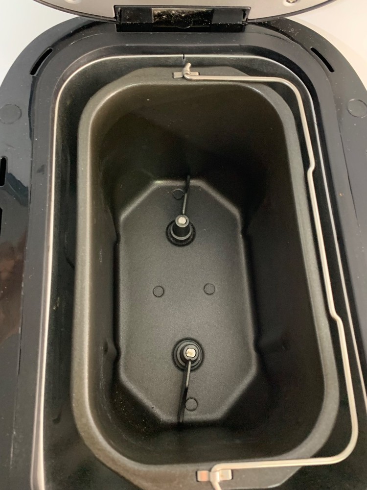 West Bend 41300 Dual Blade 2.5 lbs. Bread Maker & Dough Machine