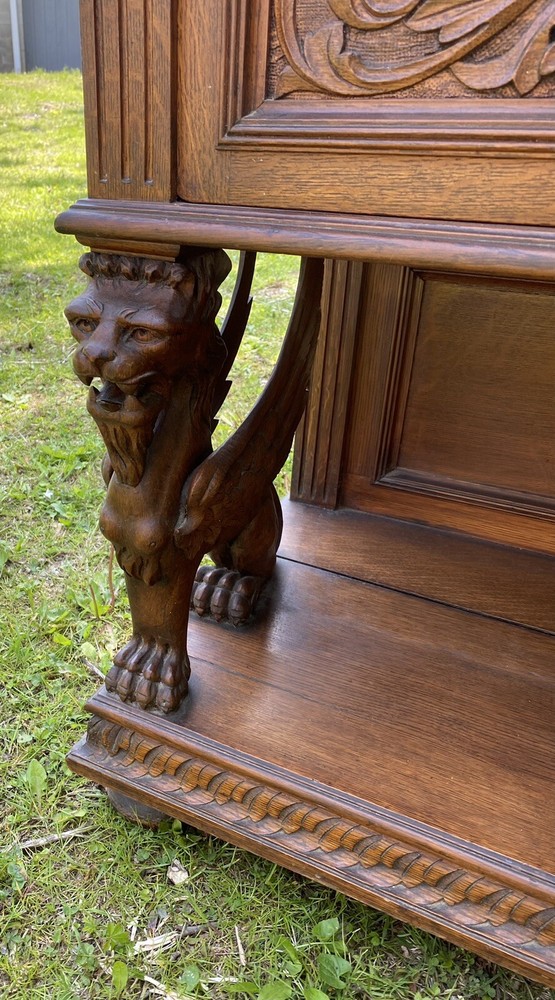 R.J. HORNER WINGED GRIFFIN OAK SERVER