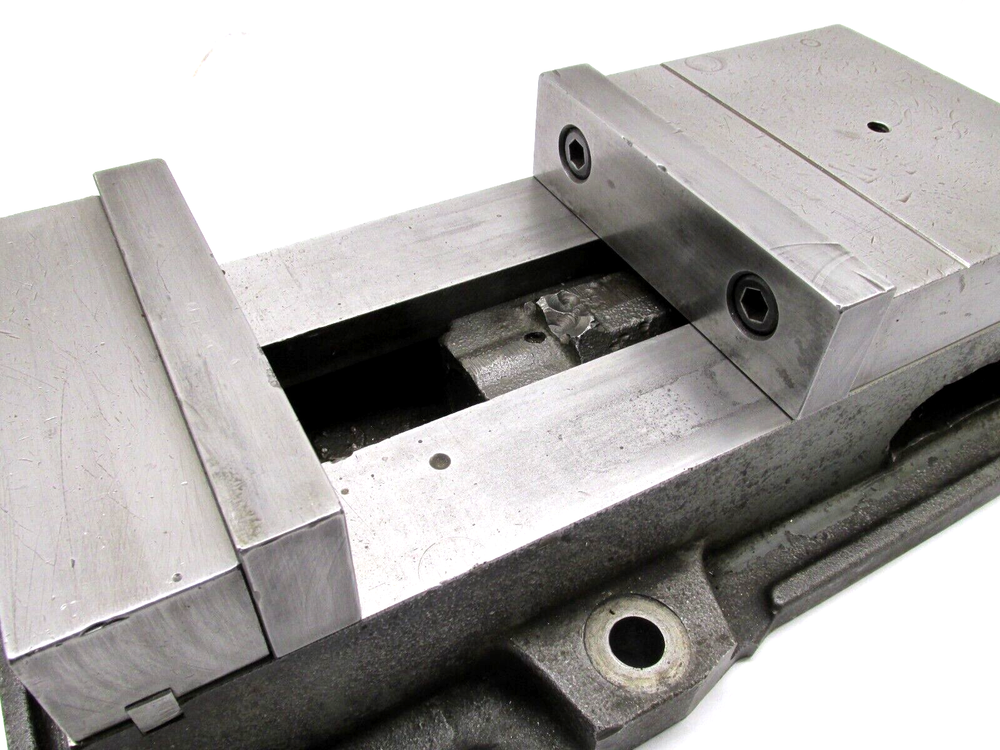 KURT ANGLOCK 6" MILLING MACHINE VISE w/ JAWS - #D60