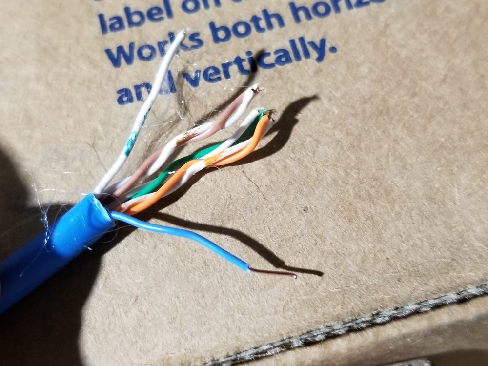 Berk-Tek 24/4P HyperPlus Cat5E Riser U/UTP Network Cable Blue /100ft