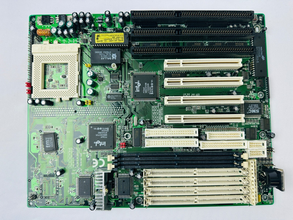 Shuttle HOT-557 Motherboard