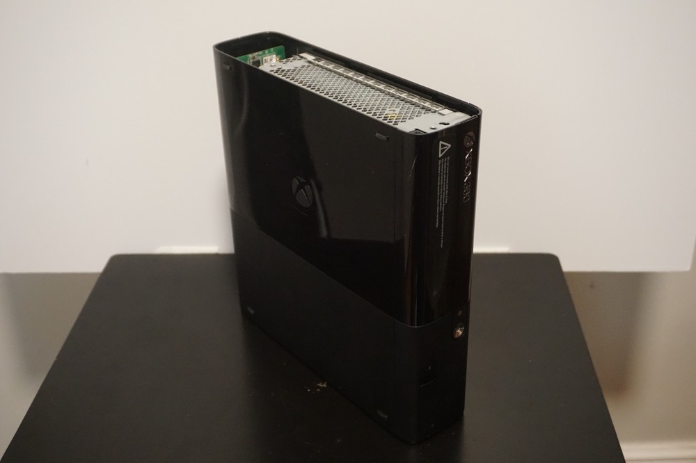 Microsoft Xbox 360 Model 1538 E Console with Kinect - Powers on Sold AS/IS