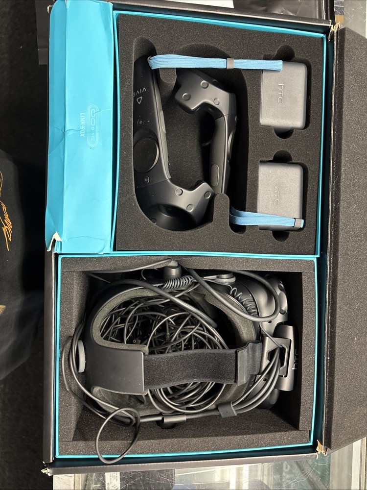 HTC Vive VR Headset Complete Set Full Kit System Virtual Reality W/ New Head Bd
