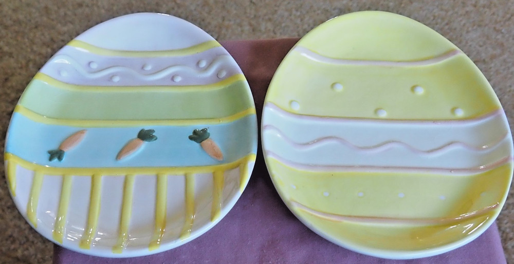 Pair of Easter Egg Shaped Dish’s / Ceramic Egg Shaped Snack Plates