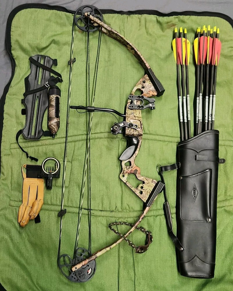 PSE Triton Bow, Complete Setup, EUC, 29" Draw, 70 Lbs Max, W/Arrows & Soft Case