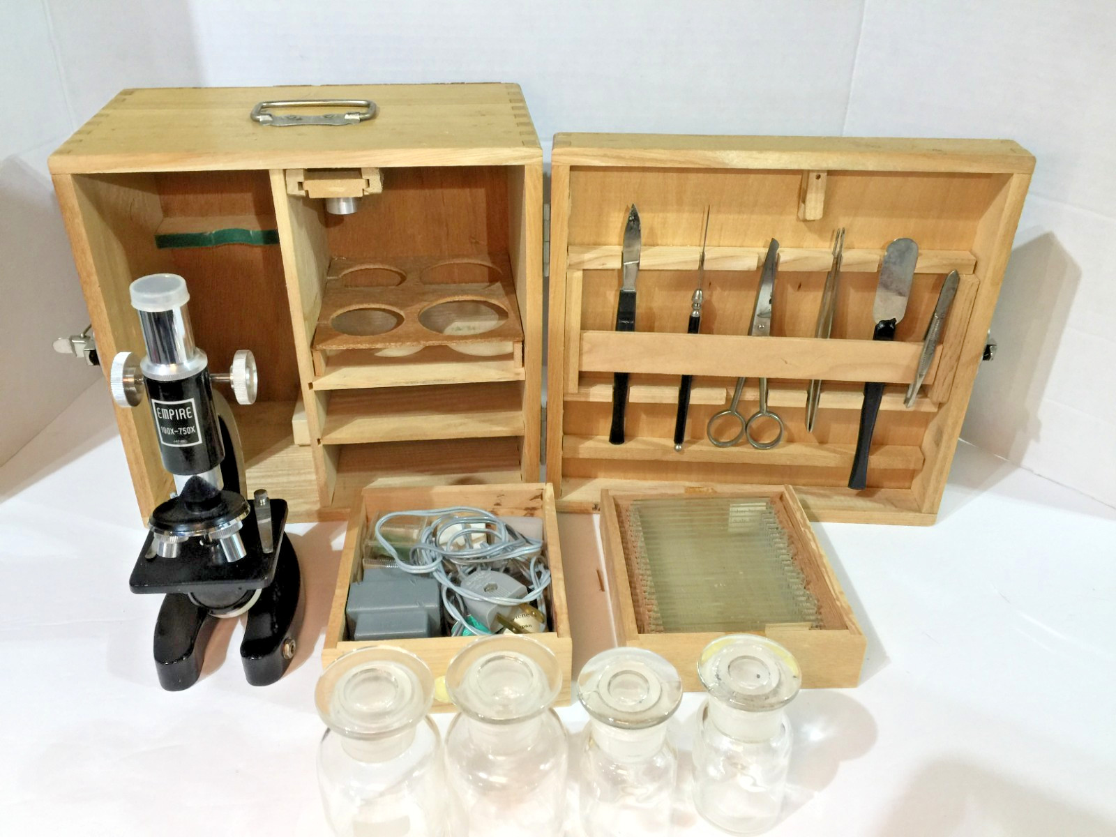 Vtg Empire Microscope & Laboratory 750 Power Illuminated W/Case, Equip. Untested