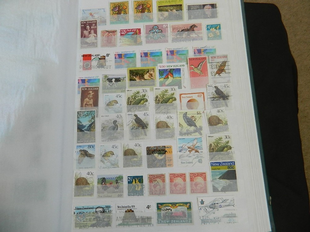 BRITISH COMMONWEALTH STAMPS COLLECTION IN STOCKBOOK