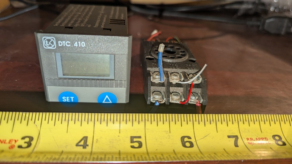 Tempatron Temperature Control DTC 410-02 w/ Base