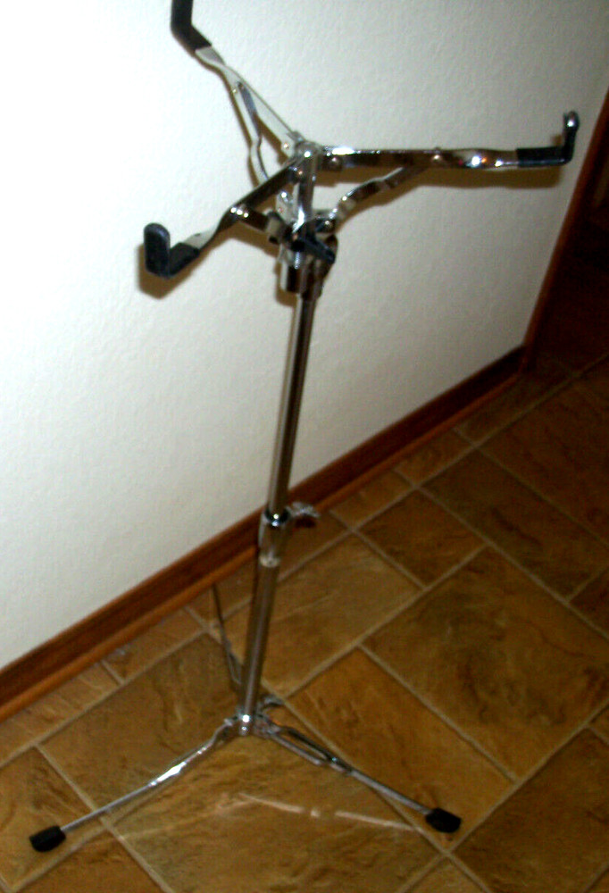VINTAGE PEARL CHROME DRUM STAND FOLDABLE AND COMPACT