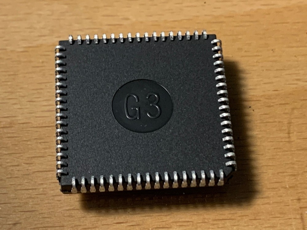 P82C575 - CHIPS PROGRAMMABLE LOGIC IC - PLCC68.