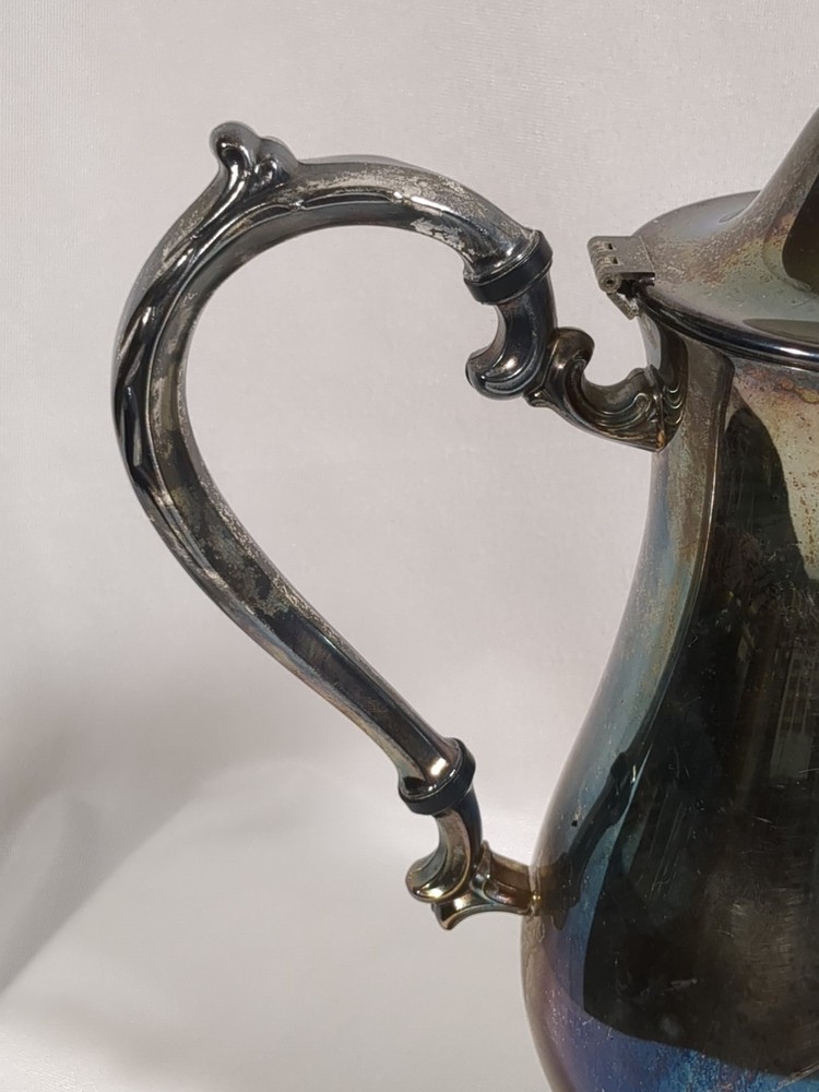 Vintage Oneida Silversmith SilverPlate Coffee or Tea Pot. 10.5"