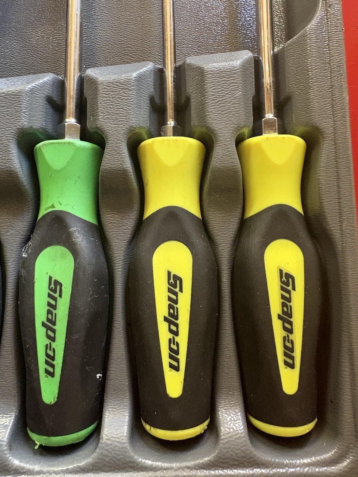 SNAP ON 9Pc HI-VIZ Mixed Soft Grip Screwdriver Striking Prybar Set