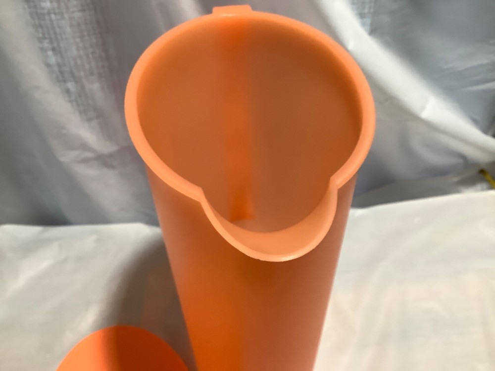 Tupperware Impressions 2 Quart Refrigerator Pitcher 3333 Orange NICE
