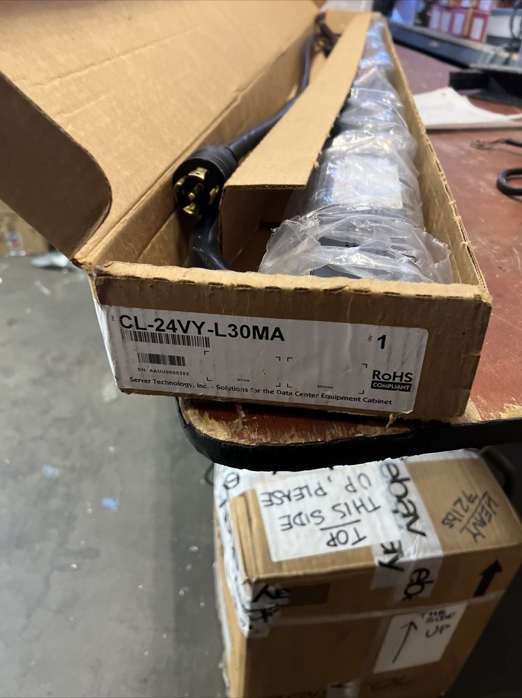 Server Technology CL-24VY-L30MA Data Center Rack Power Distribution Unit PDU