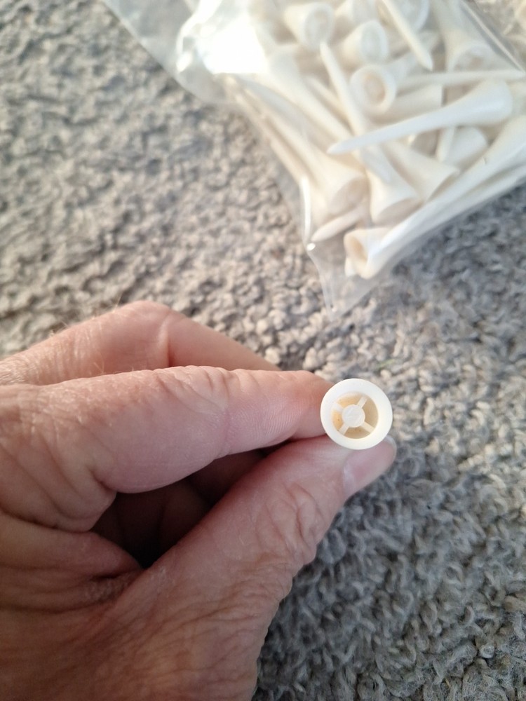 100 2" Plastic Golf Tees
