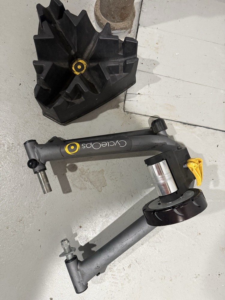 CycleOps Bike trainer folding with riser