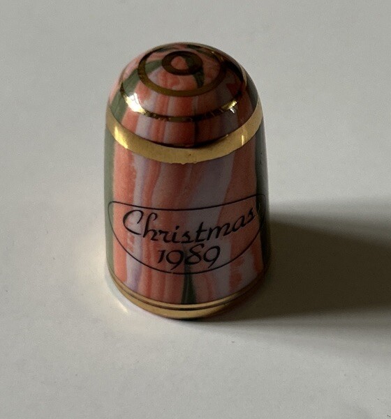 COLLECTABLE BOUCHET AGATEWARE THIMBLE CHRISTMAS 1989