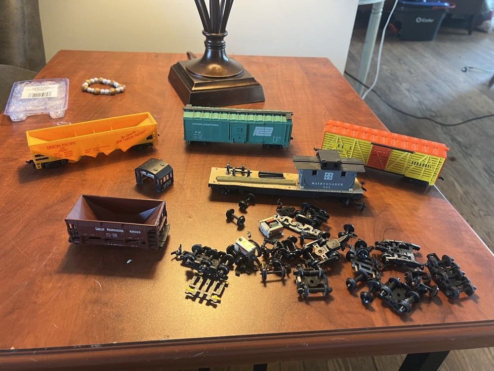 Tyco Mix Train Car Lot