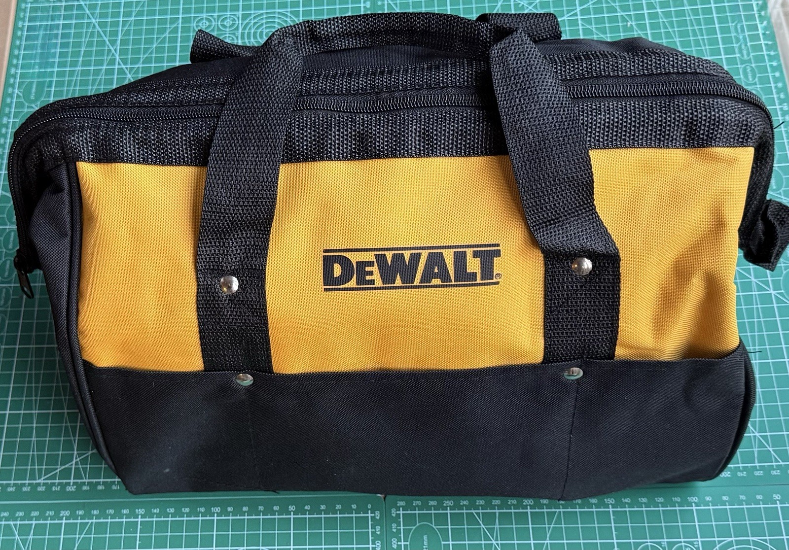DEWALT-20V Pruner Shear KIT w/Battery, Charger & FREE TOOL BAG #DCPR320D1