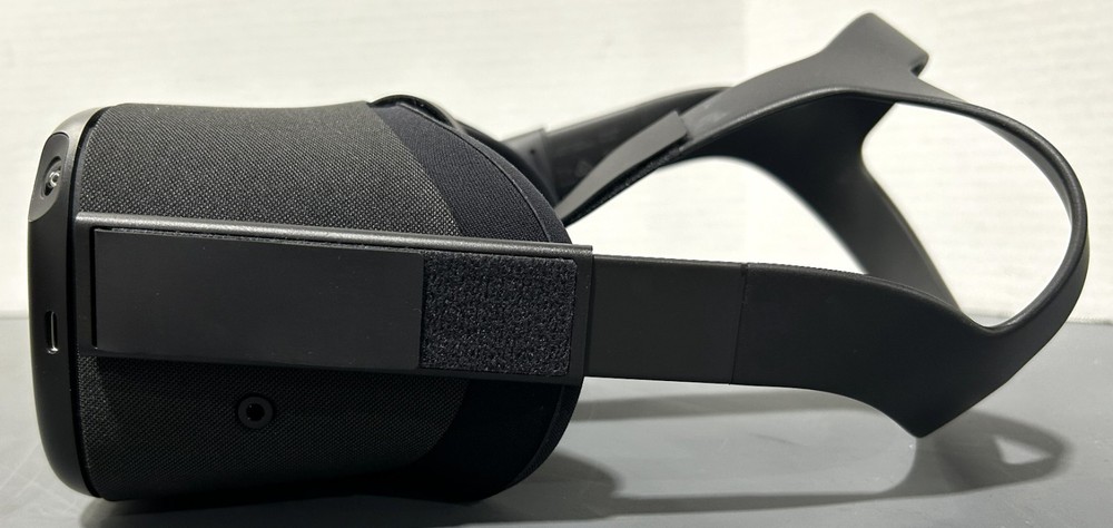 Oculus Quest 1 Black VR Headset With Controllers and Charger Tested