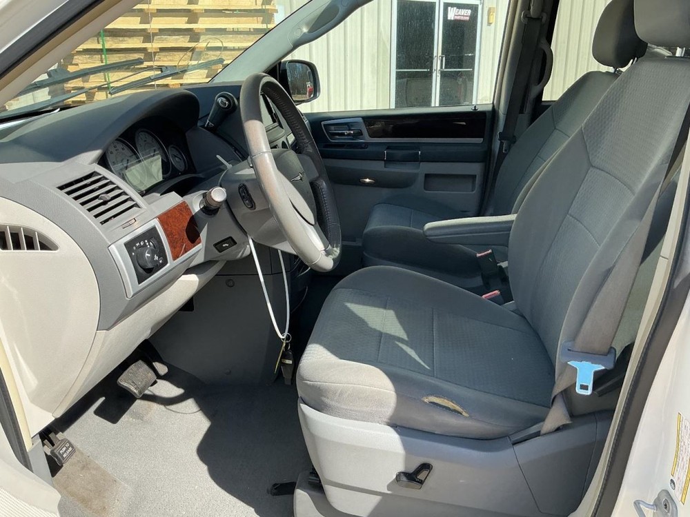 TOWN COUN 2010 Glove Box 4971237
