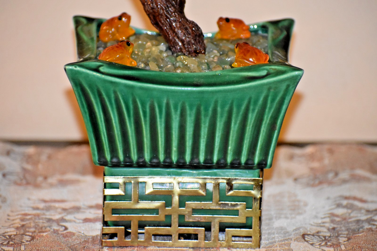 18" VINTAGE 1952 BONSAI PEKING GLASS TREE IN MID-CENTURY GREEN PLANTER W/ FROGS