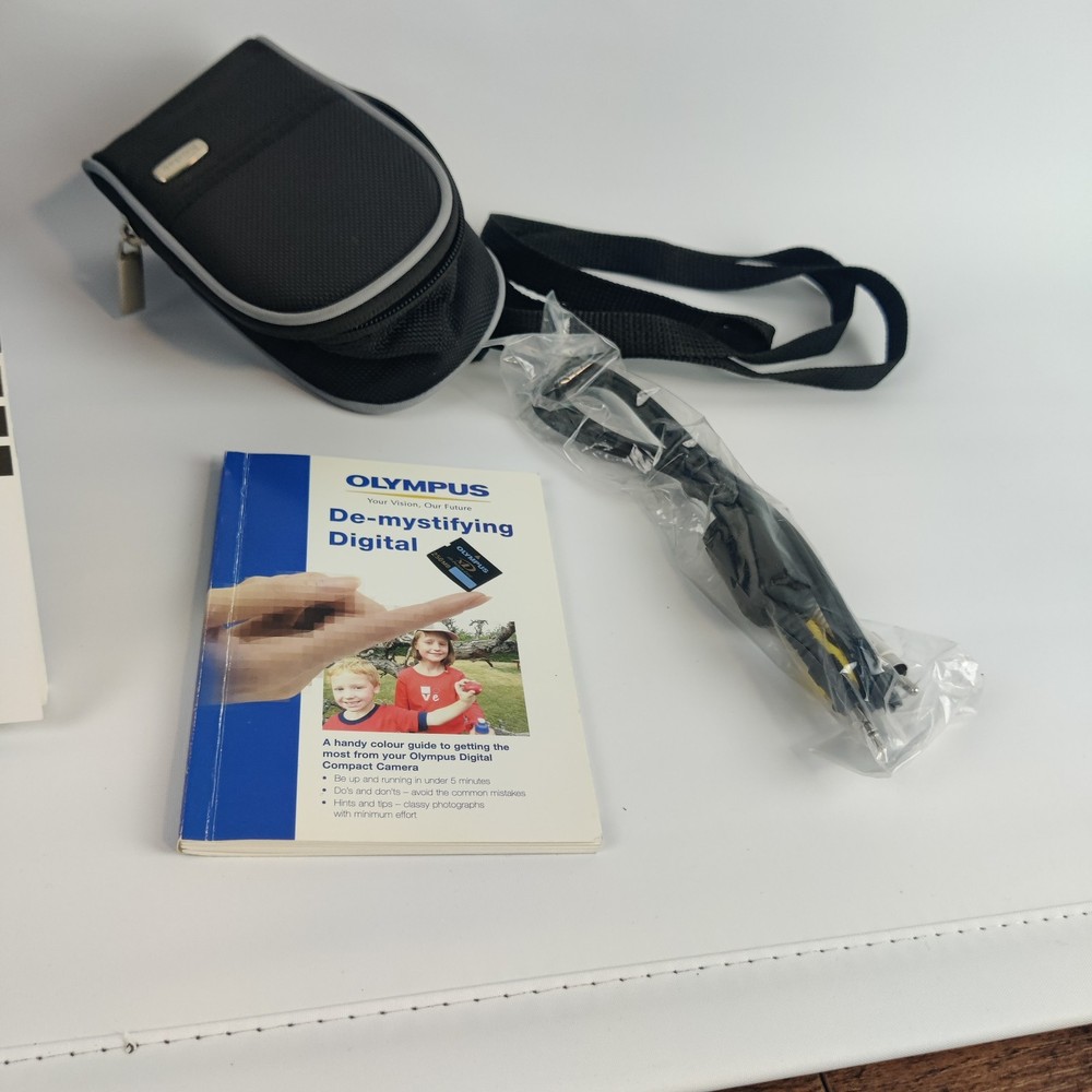 Olympus D-575 Compact Digital Camera Silver Tested Boxed plus memory card