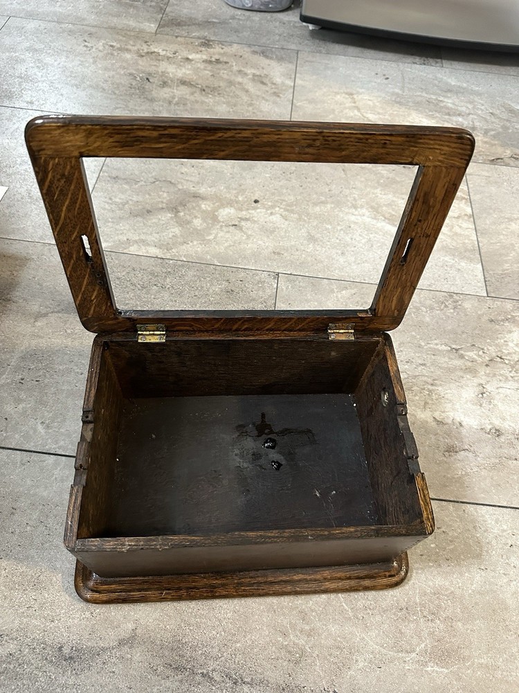Antique Edison Cylinder Phonograph Oak Case Bottom