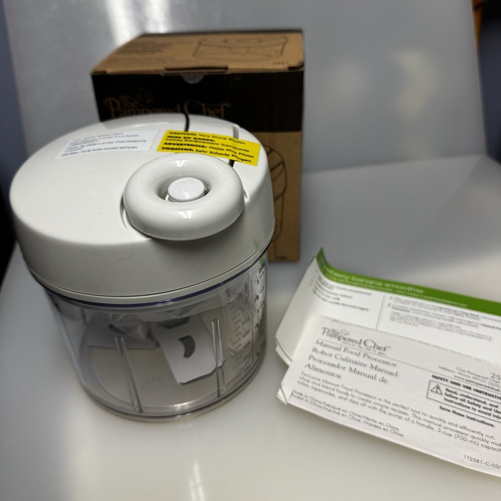 Pampered Chef Manual Food Processor 2581 NIB