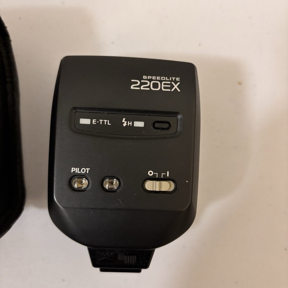 Canon Speedlite 220EX Shoe Eos Camera Mount Flash