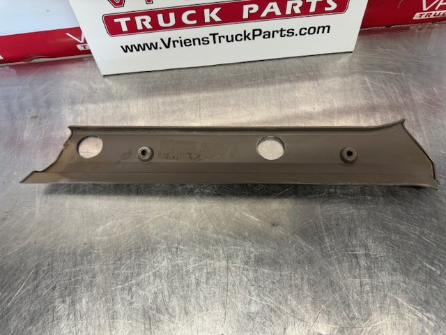 KENWORTH WINDOW PILLAR TRIM