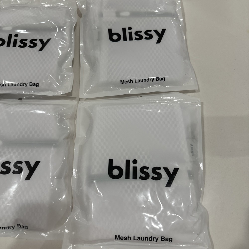 4 quantity BLISSY White Mesh Laundry Bags x2: Rectangular & Cylindrical. NEW.