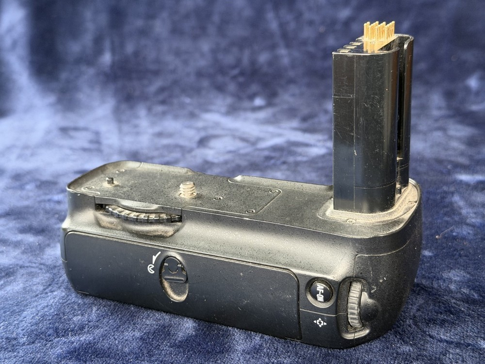 Nikon MB-D200 Battery Grip for D200 – Vertical Grip – Clean – Untested