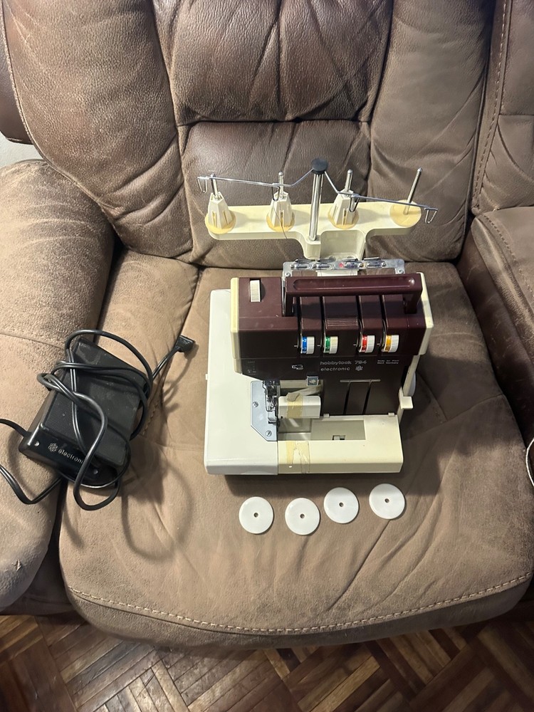 Hobbylock 794 Overlock 3 or 4 Thread SERGER Sewing Machine.  WORKS WELL!