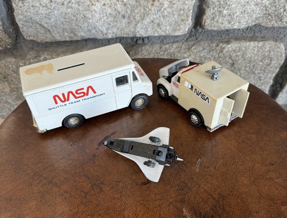 NASA Space Shuttle, SPACE, Astronaut Challenger Items