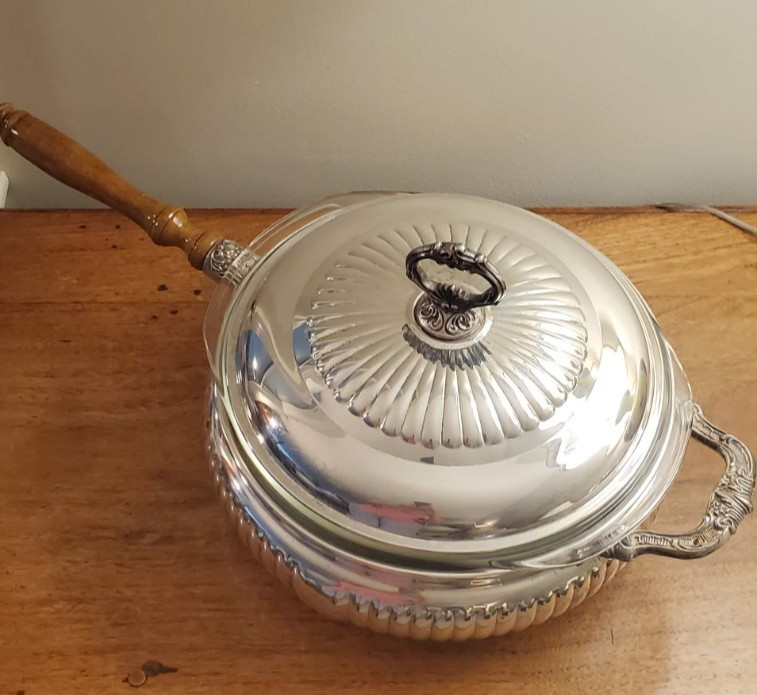 Classic Silverplate Fluted Serving Chasing Dish w Wood Handle & Lid Pyrex insert