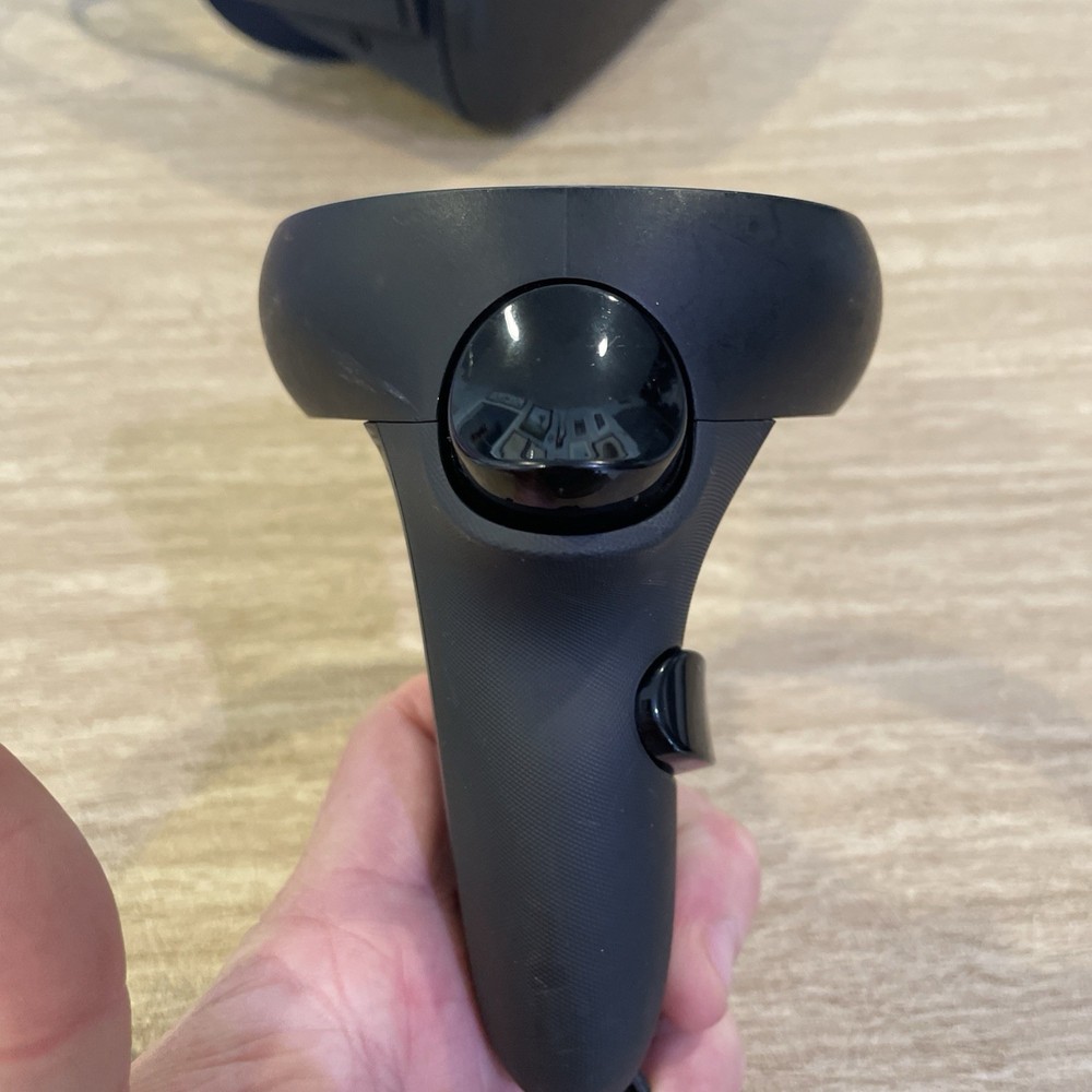 Oculus Quest 128GB Standalone All-in-One VR Headset MH-B