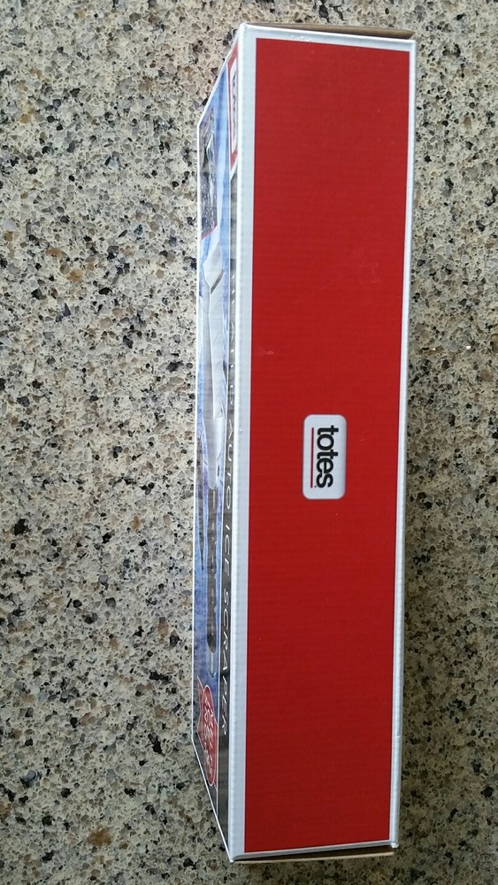 TOTES HEATED AUTO ICE SCRAPER, NEW IN BOX