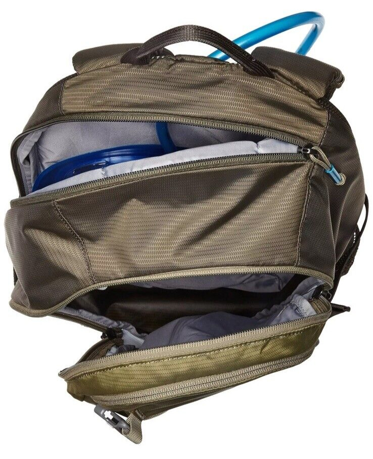 CamelBak 62534 2016 Unisex Cloud Walker Hydration Pack, Green/Black Olive, NWT