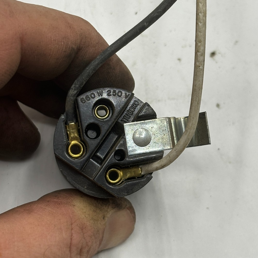 TRIBORO Phenolic Light Socket Medium Base 660W 250V Bulk ⭐